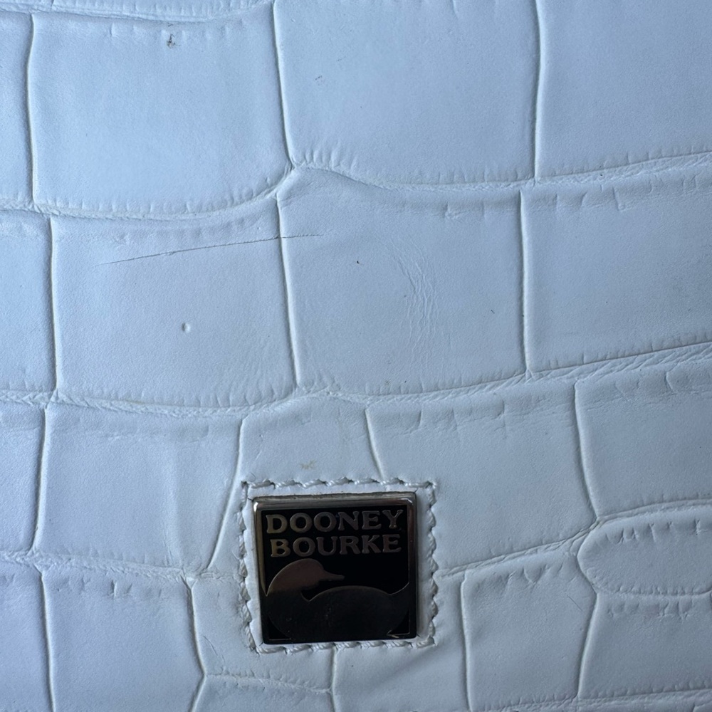 Dooney & Bourke Made in Italy Vintage White Croc Embossed Leather Crossbody Bag - Picture 4 of 14